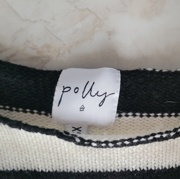 Adorable knitted striped cropped top! - Picture 3 of 4